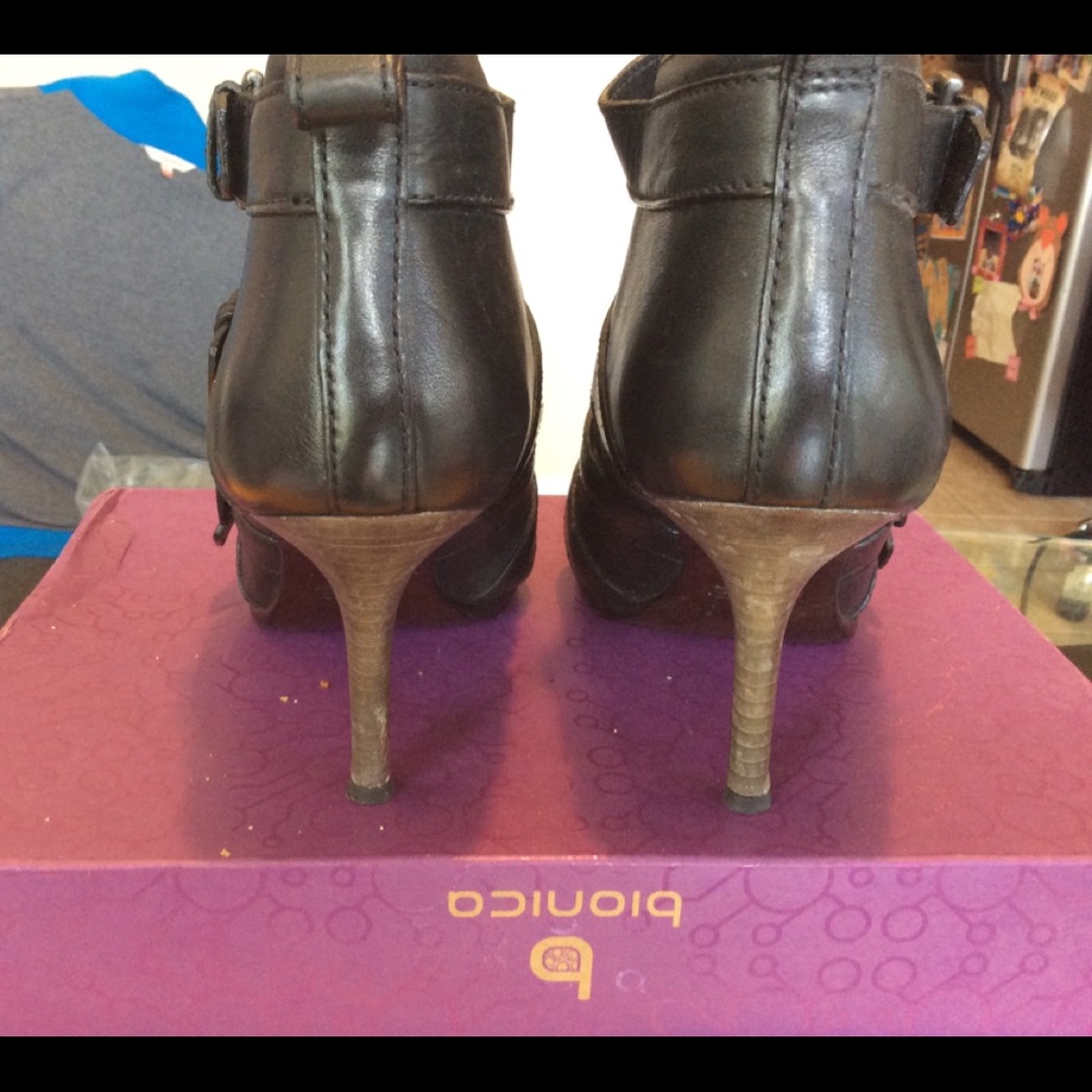 Coach Tessie Black Leather Heeled Booties Size 9B, Pre-owned - Picture 9 of 14